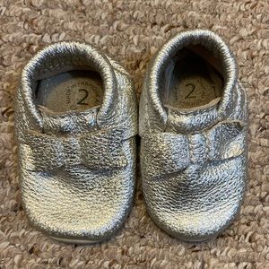 Minimoc size 2 metallic baby shoes
